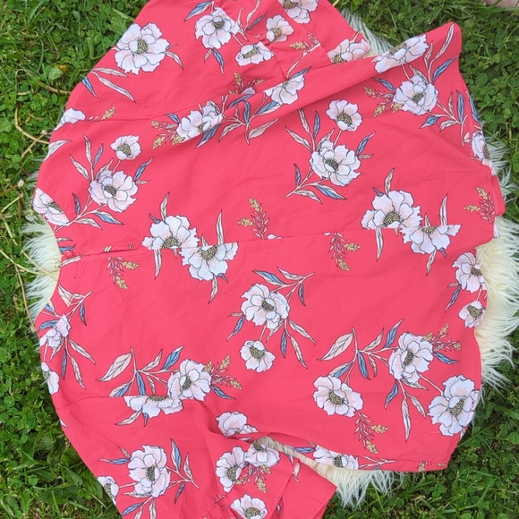 Urban Romantics Bright Red Floral Flowy Top Large - Picture 5 of 7